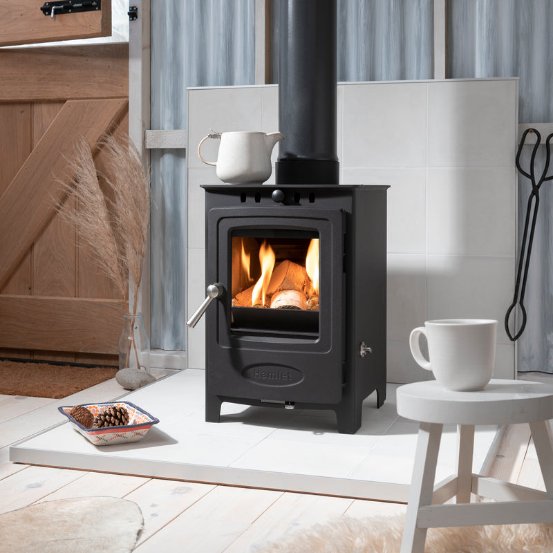 Arada Hamlet Solution 5 Compact (S4) Ecodesign Ready Multi Fuel Wood Burning Stove cosy, cottage setting