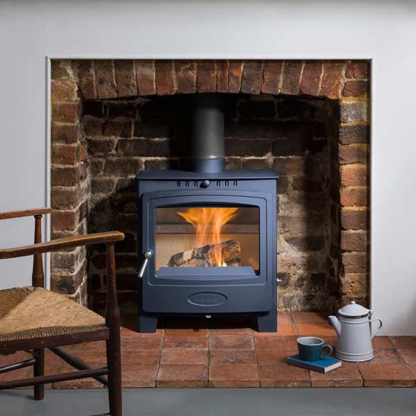 Arada Hamlet Solution 5 Widescreen Atlantic Stove, Multi Fuel, &nbsp;Wood Burning, Freestanding (S4) Ecodesign Approved, DEFRA Approved in fire place living room setting