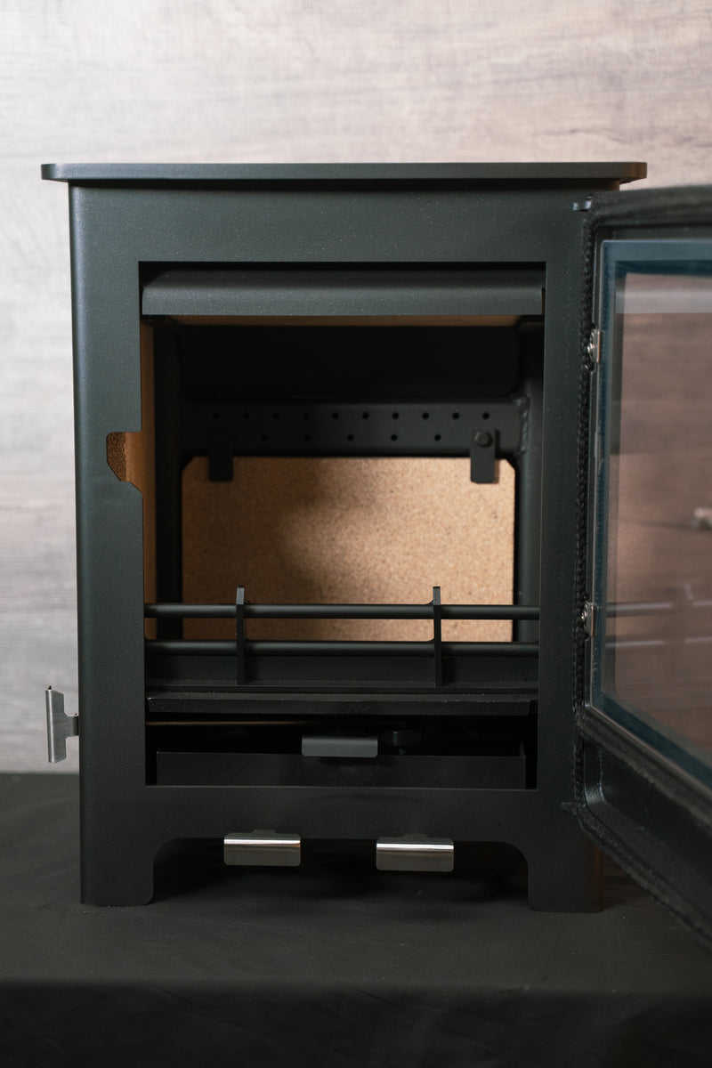  Mazona Ripley Stove with no flames opened up