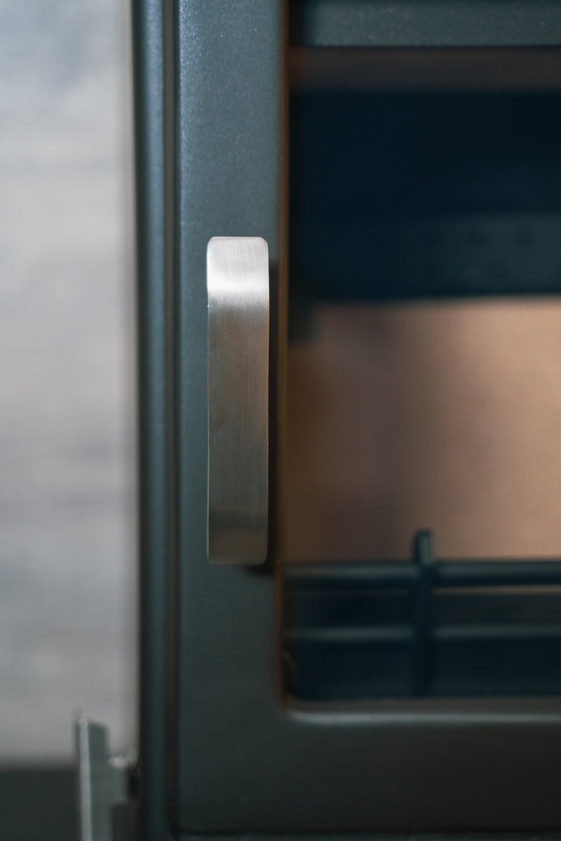 Handle close up of a Mazona Ripley Stove with no flames