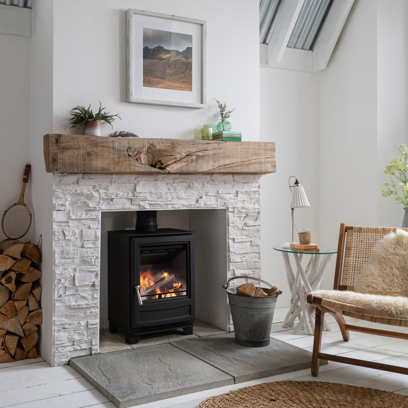 Arada Ecoburn Plus 5 kW with white fireplace in a living room